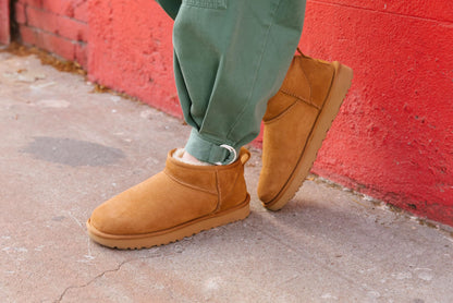 UGG Women's Classic Ultra Mini Boot, Chestnut, 08