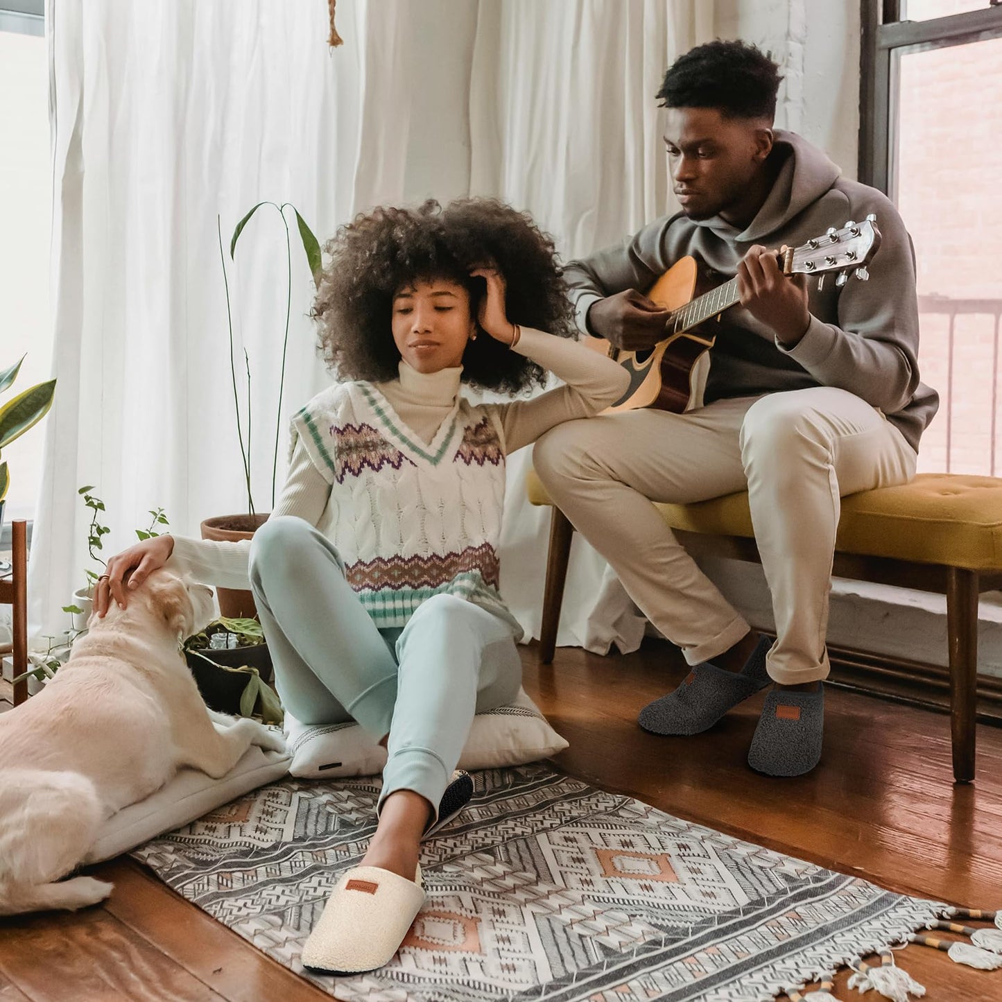 ATHMILE House Slippers for Women Men Indoor Barefoot Slippers Socks Furry Slip on House Shoes Cozy Comfy for Home Bedroom Travel Yoga Women 8-8.5 Black